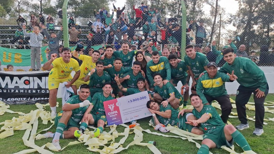 PURA FELICIDAD. El festejo del equipo de Tostado.