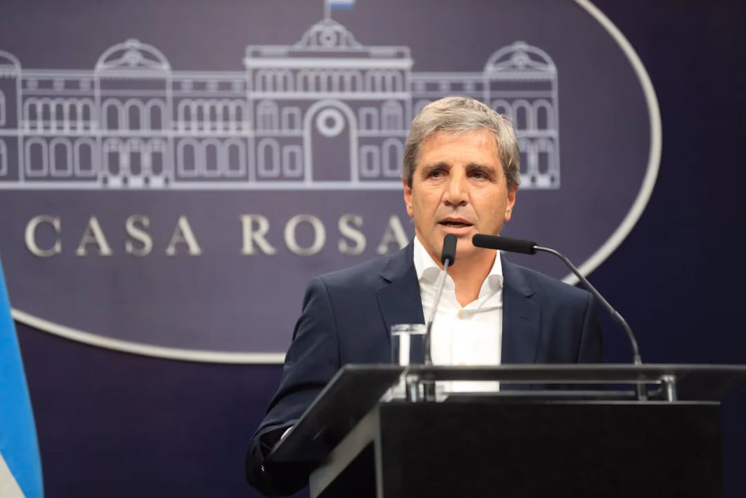Balances oficiales y planillas presupuestarias confirmaron el desv&iacute;o de partidas para financiar al Estado.