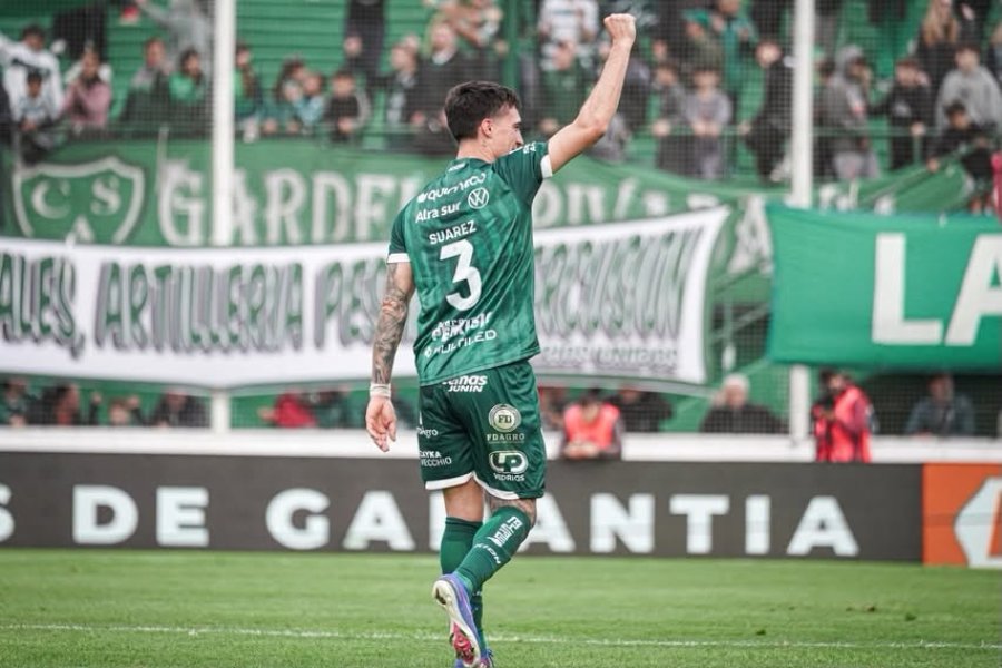 DEFENSOR. Lucas Su&aacute;rez anot&oacute; uno de los tantos.