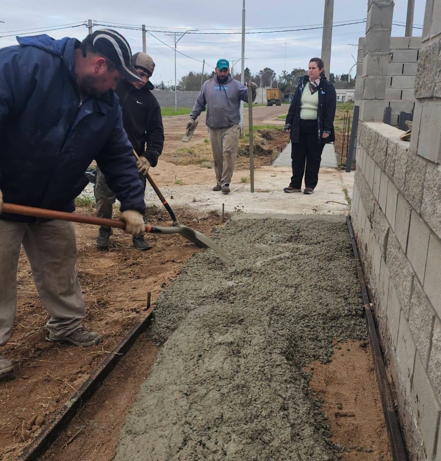 Prosigue la construcci&oacute;n y mejoramiento de veredas.