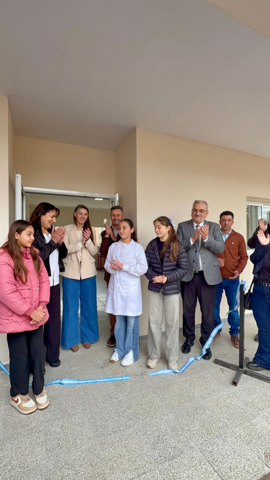 Tras el corte de cintas la inauguraci&oacute;n oficial.