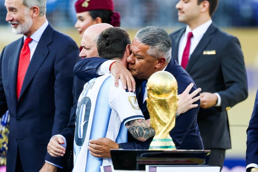 MESSI Y TAPIA
