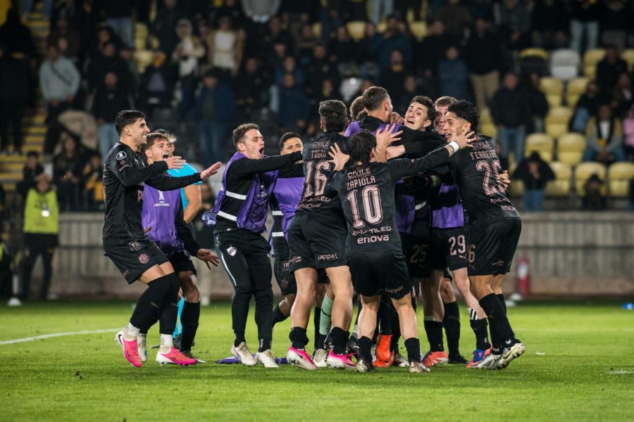 Buenos Aires, 19 agosto (NA) &ndash; Platense derrot&oacute; a Coquimbo Unido por 7-6 en la tanda de penales, luego de igualar sin goles en un partido muy chato y haber empatado 1-1 en el encuentro de ida, para se