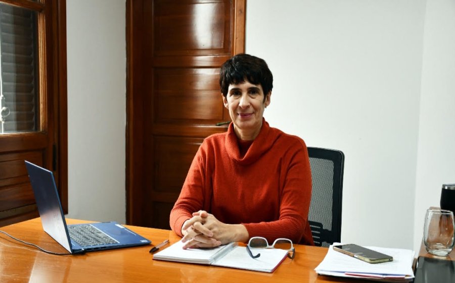 Andrea Ochat en su lugar de trabajo en el Municipio.