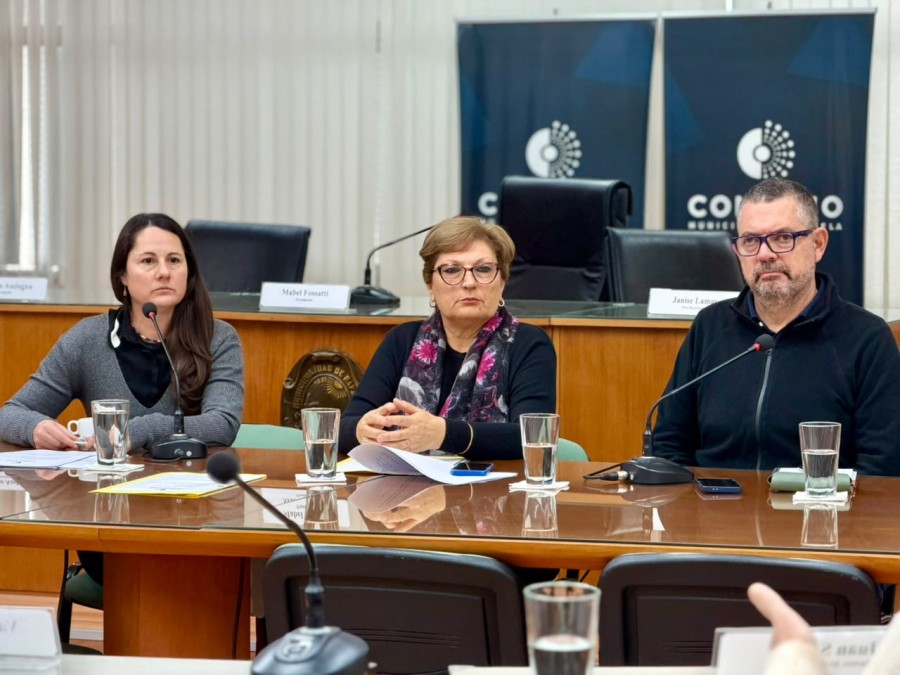 Mar&iacute;a Emilia Vidal, Mabel Fossatti y Germ&aacute;n Bottero durante el an&aacute;lisis de temas de la pol&iacute;tica de tr&aacute;nsito.