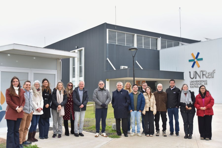 Autoridades de UNRaf, de la Universidad de Karlsruhe y de Aguas & Procesos tras la puesta en marcha del proyecto.