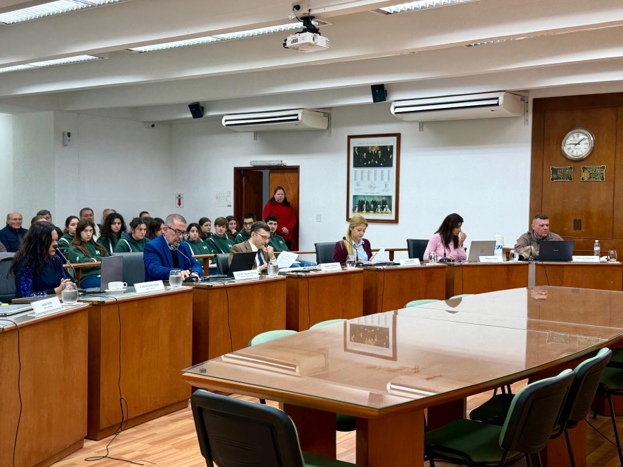 S&oacute;lo el concejal oficialista Juan Scavino sali&oacute; a responder a los concejales del PJ en la discusi&oacute;n por la campa&ntilde;a Denunci&aacute;!. (FOTO PRENSA CONCEJO)
