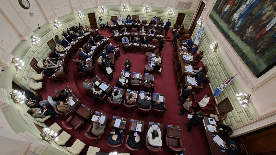 La sesi&oacute;n de la C&aacute;mara de Diputados de Santa Fe se llev&oacute; a cabo m&aacute;s tarde de lo habitual por las reuniones previas en busca de acuerdos.