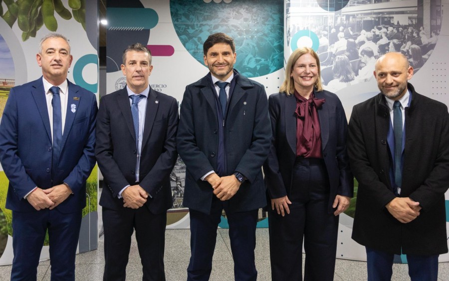El gobernador Pullaro junto a la diputada nacional Gisela Scaglia y el ministro de Desarrollo Productivo, Gustavo Puccini, entre otros. (FOTO SC)