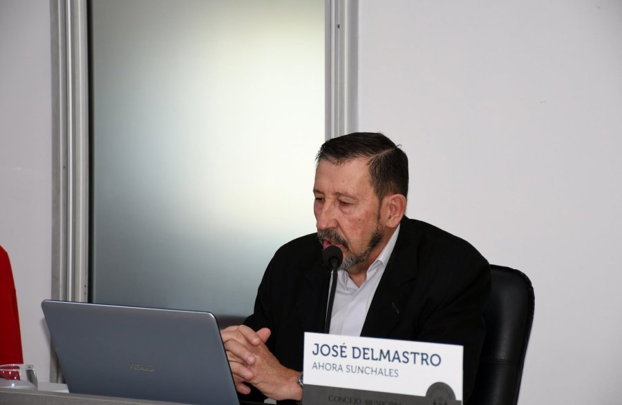 Jos&eacute; Delmastro en su banca.