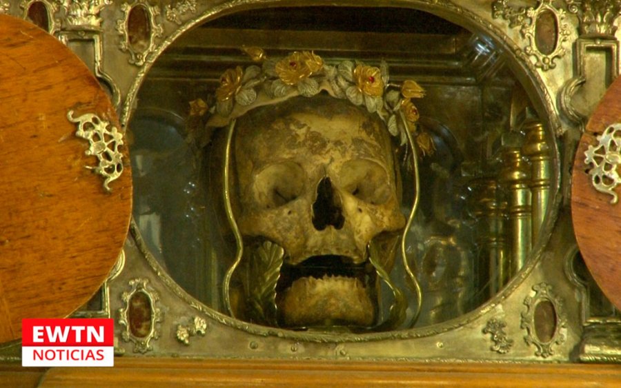 El cráneo de Santa Rosa de Lima en la urna que lo conserva.