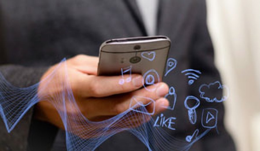 Internet brinda la posibilidad de interactuar y conocer a otras personas gracias a las distintas redes sociales.