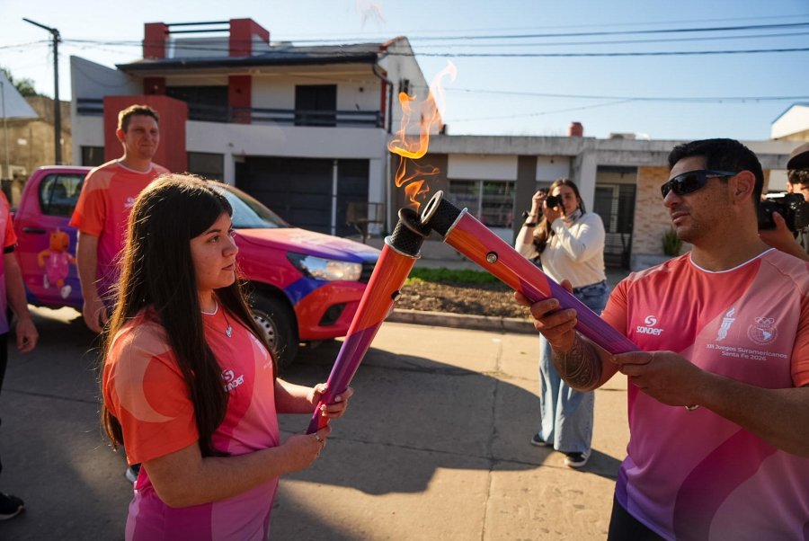 EN VILLA OCAMPO. El Fuego Suramericano lleg&oacute; a la Plaza Central, donde vecinos y familias pudieron acercarse y participar de distintas actividades.
