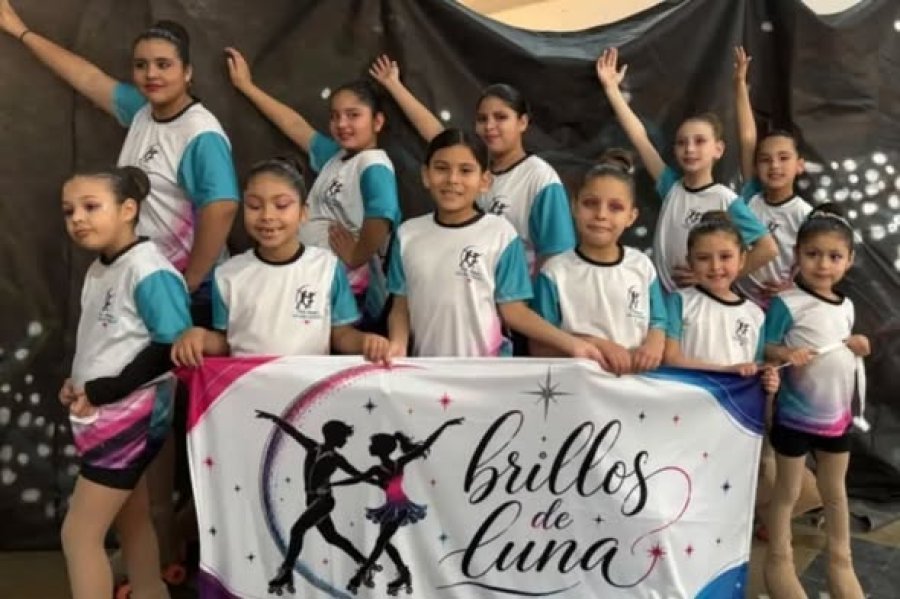 El grupo de patinadoras raquelinas.