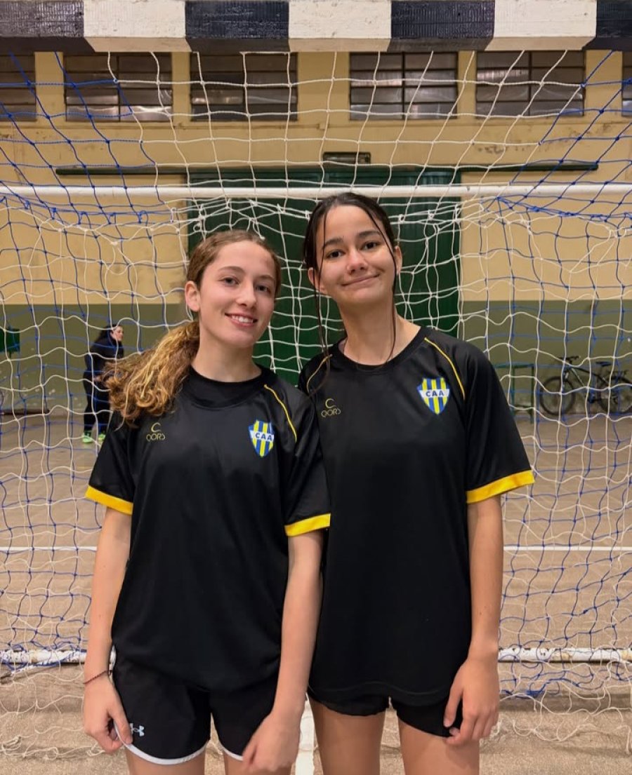 Martina Melano y Camila Luque, jugadoras de Almagro que disputaron el Argentino.