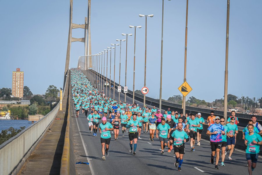 La Marat&oacute;n del Puente Rosario-Victoria se ha consolidado como una de las carreras m&aacute;s emblem&aacute;ticas del pa&iacute;s.