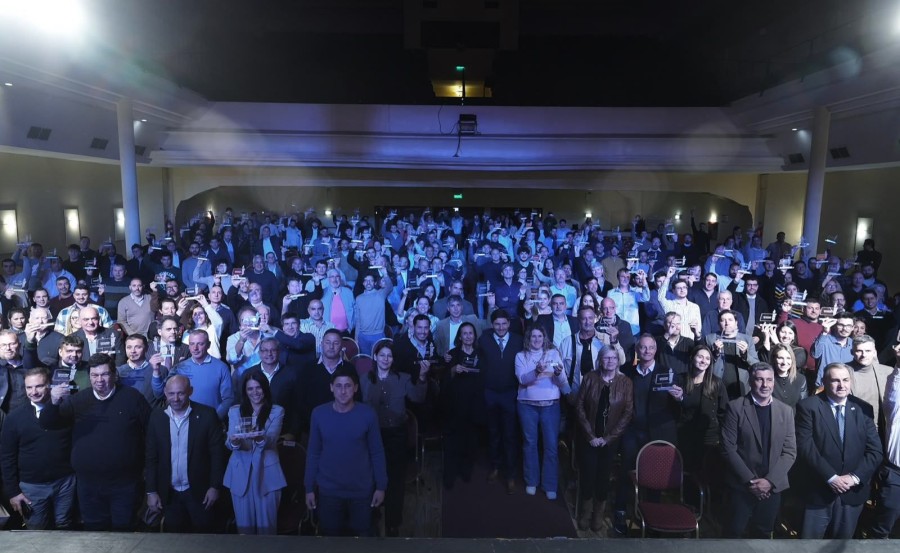 Durante el acto, representantes de las firmas destacaron la inversi&oacute;n provincial y el posicionamiento internacional que implica la competencia.