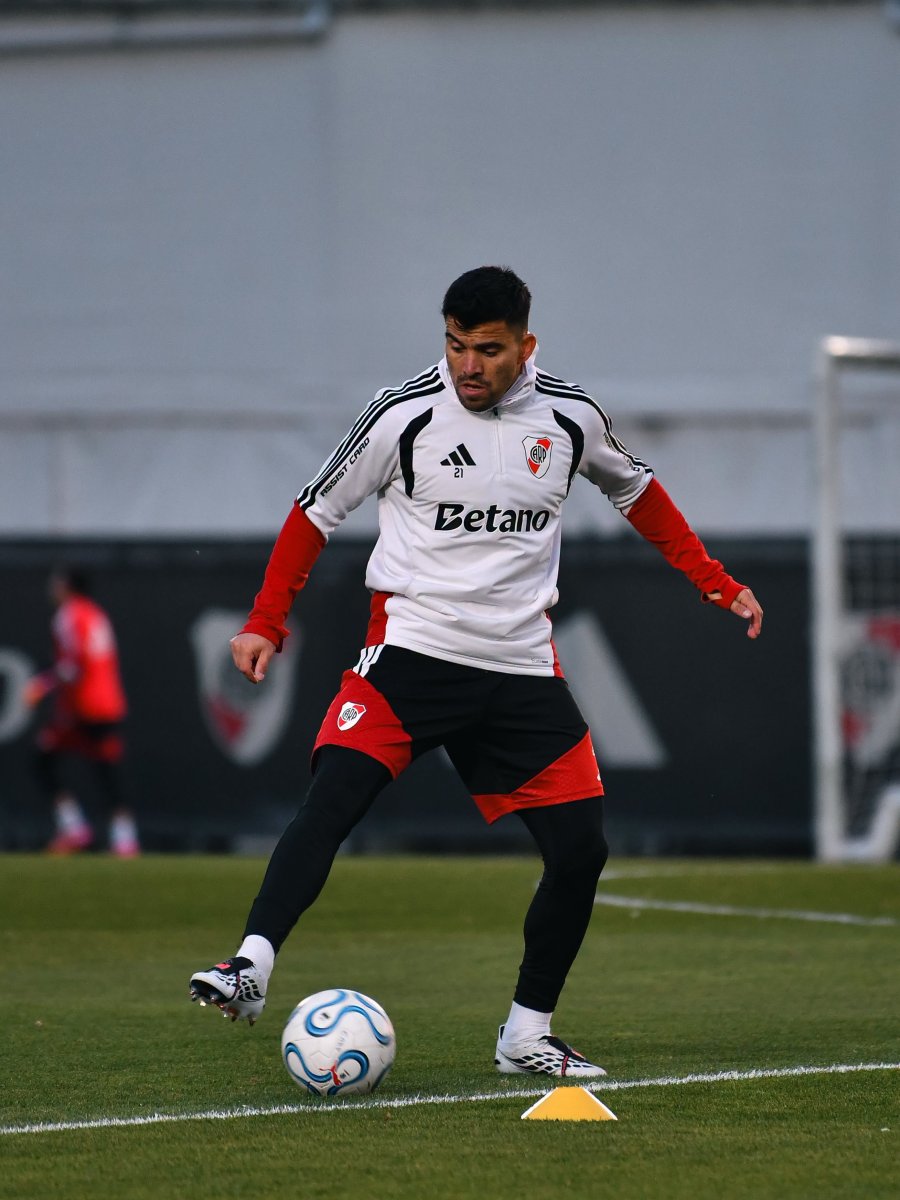 MARCOS ACU&Ntilde;A. Lateral izquierdo en la formaci&oacute;n de Coudet.