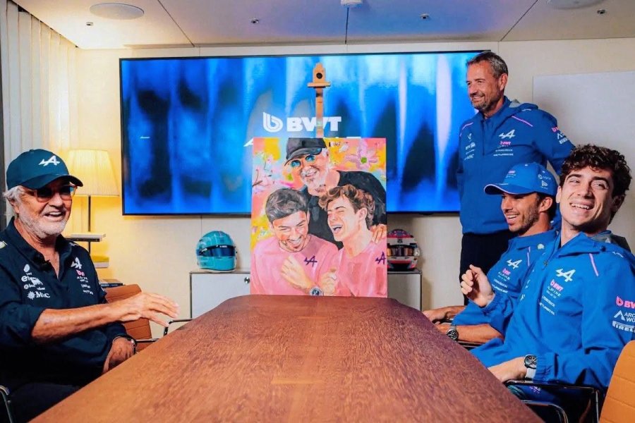 Flavio Briatore con los pilotos Franco Colapinto y Pierre Gasly.
