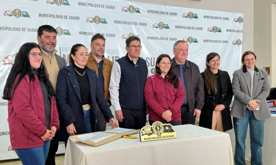 Quienes participaron del acto licitatorio.