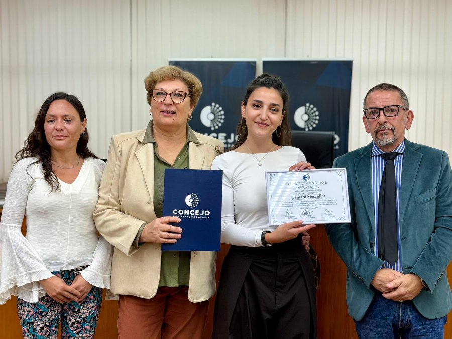 Valeria Soltermam, Mabel Fossatti, Tamara Meschller y Juan Scavino en el Concejo Municipal.