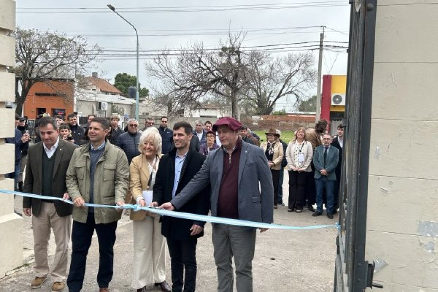 Corte de cintas: instante en que queda oficialmente inaugurada la tradicional muestra rafaelina.