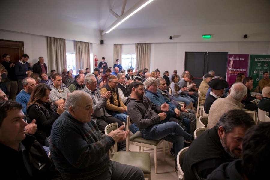 El auditorio de la Sociedad Rural colmado en una de las charlas organizadas por la Cooperativa Guillermo Lehmann. (FOTO CGL)