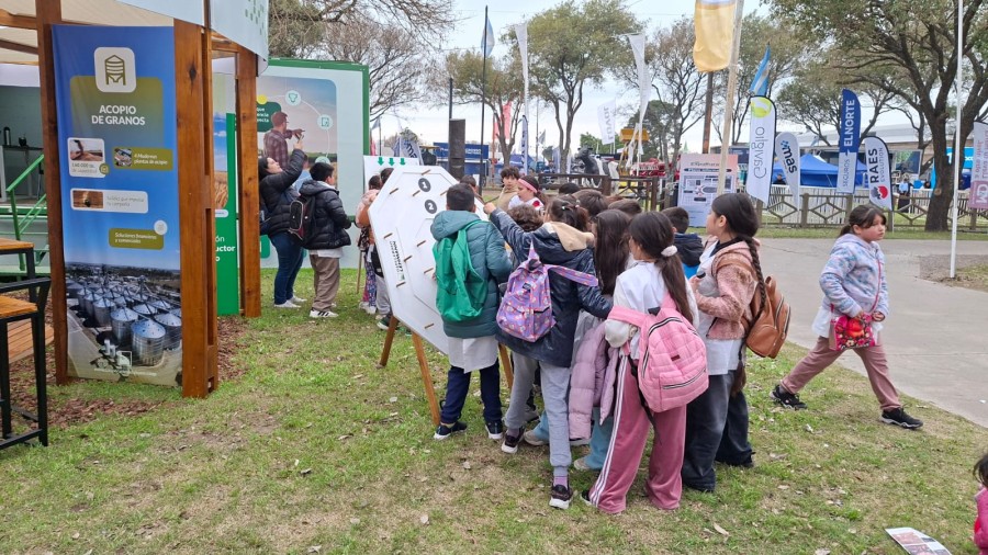 Una propuesta de juegos para los m&aacute;s chicos tambi&eacute;n se hizo popular en el predio ferial de la Rural. (FOTO CGL)