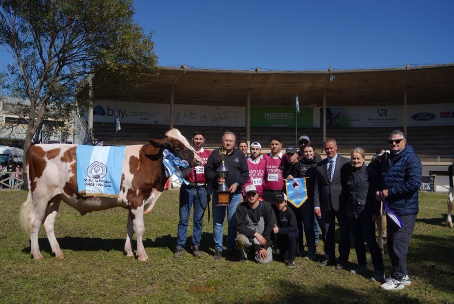 La Caba&ntilde;a La Lilia, de la familia Barberis, se qued&oacute; con el Gran Campe&oacute;n Macho, en el primer d&iacute;a de jura de la raza Holando Argentino.