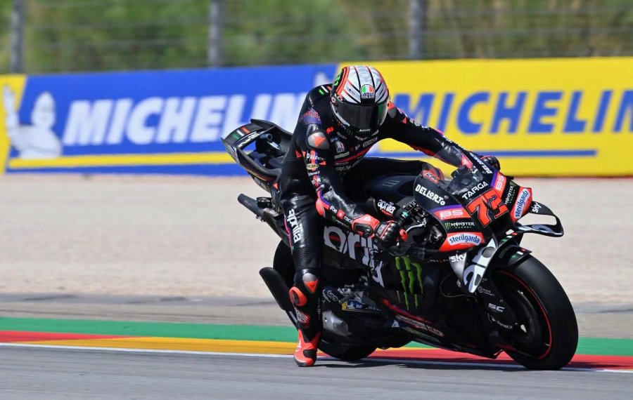 Marco Bezzecchi consigui&oacute; el mejor tiempo con la Aprilia.