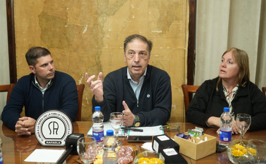L&aacute;zzari toc&oacute; varios temas relacionados con la econom&iacute;a actual, salarios y las dificultades del comercio y la industria, entre otras cuestiones