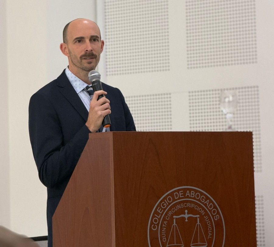 El Dr. Joaqu&iacute;n Cordero al presidir el acto institucional en la sede del Colegio de Abogados. (FOTO CAR)