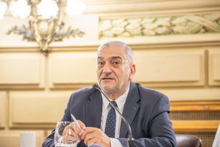 Alcides Calvo en la Legislatura.