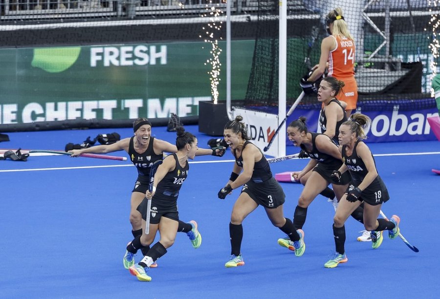 MERECIDO. El equipo argentino en el festejo de su tercera estrella mundialista.