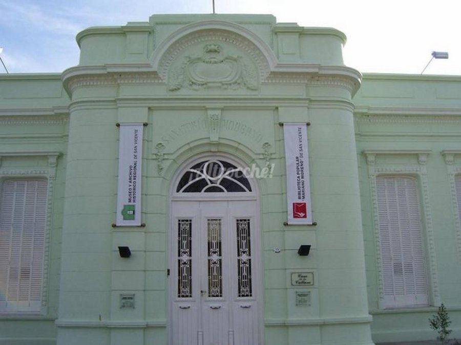 Fachada del edificio donde se realiz&oacute; el sorteo.