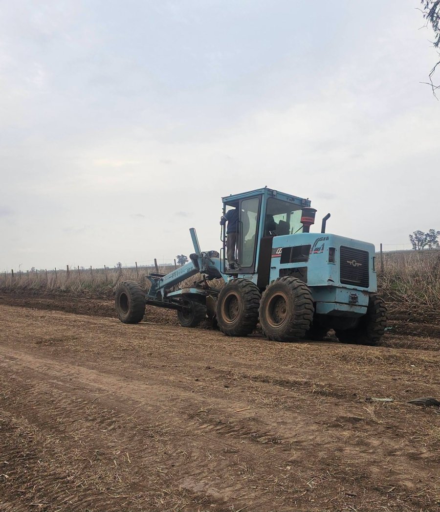 Maquinaria comunal en plena labor.