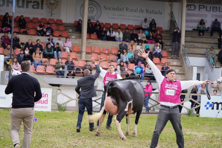 El festejo del grupo de la Caba&ntilde;a La Luisa en la entidad ruralista.