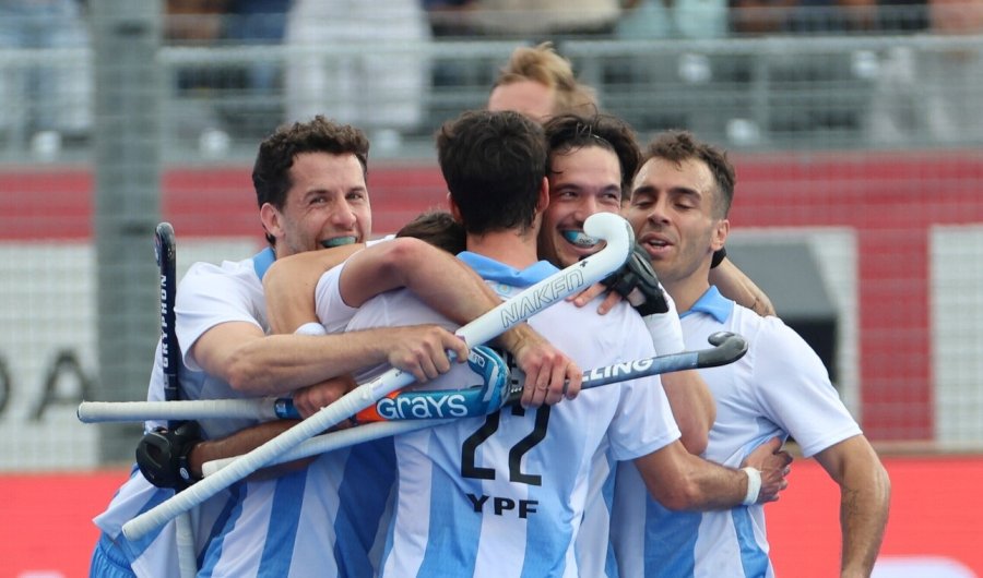 GRAN MUNDIAL. El seleccionado masculino cerr&oacute; con una gran alegr&iacute;a.