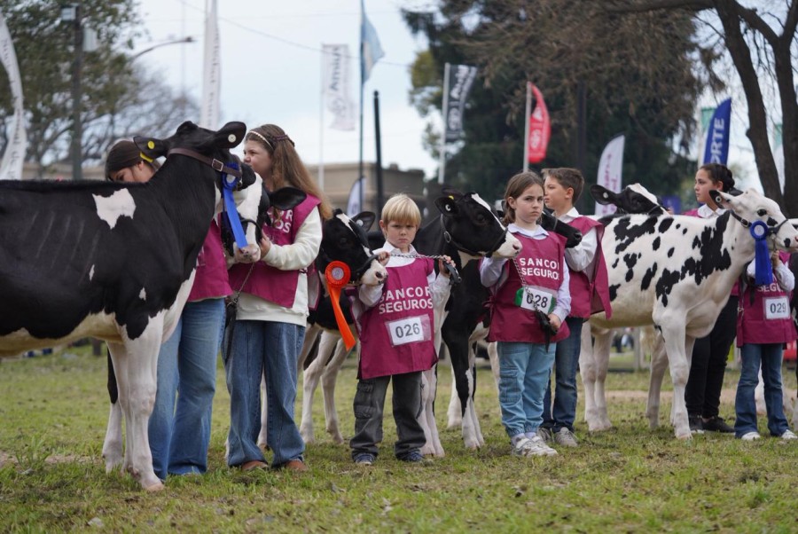 La ExpoRural es familia, &iquest;hay una mejor imagen que represente este concepto-esencia que los animales y los chicos?