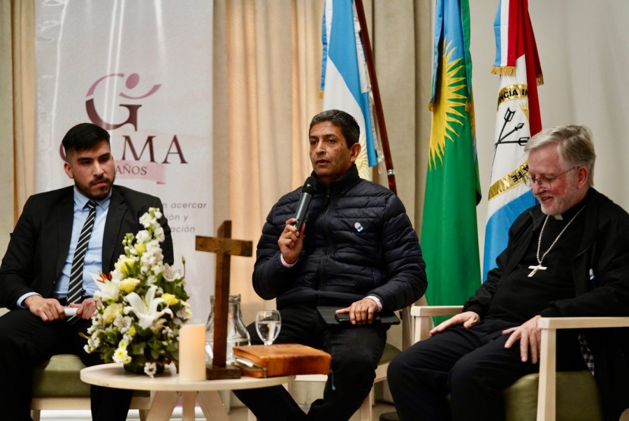 El jaz&aacute;n Joaqu&iacute;n Torres Karchesky, el reverendo Daniel Duarte y el obispo, monse&ntilde;or Pedro Torres durante el Encuentro Interreligioso..