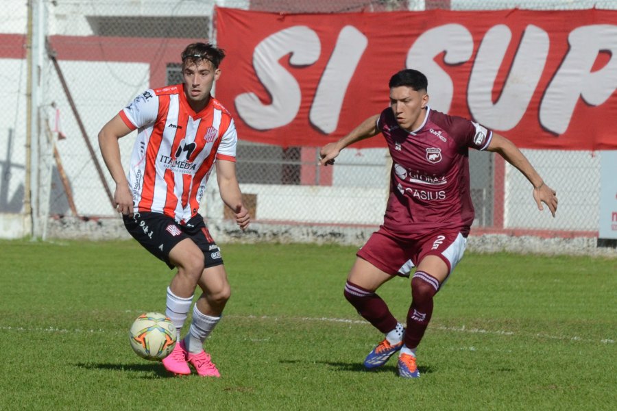 Abondetto maniobra ante un rival (foto Mario Liotta).
