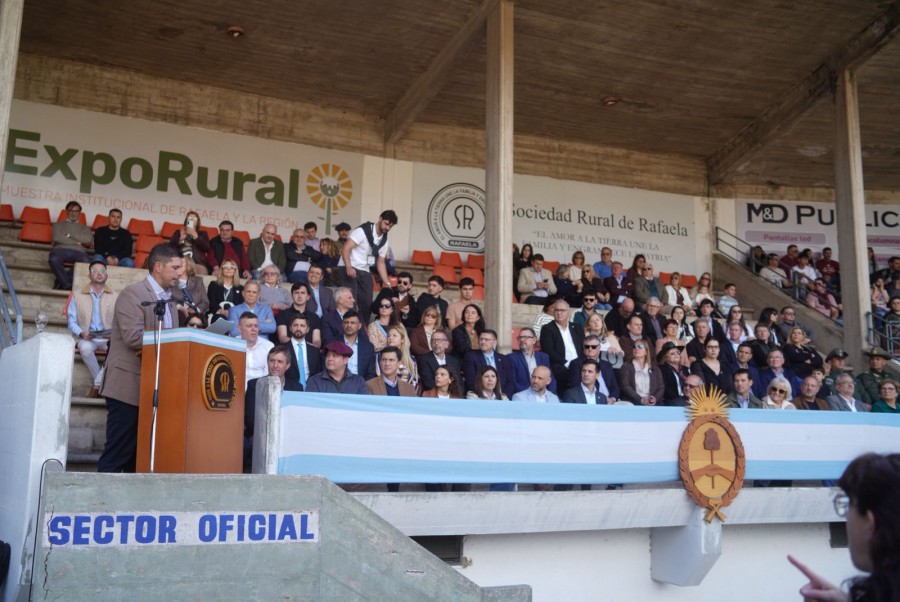 El presidente de SRR, Leonardo Alassia, plante&oacute; el reclamo econ&oacute;mico nacional por retenciones y cr&eacute;dito, la agenda concreta de infraestructura y seguridad rural y la cuesti&oacute;n local del periurbano.