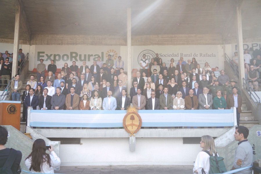 El palco de autoridades durante el acto de inauguraci&oacute;n de la ExpoRural 2026. (FOTO PRENSA SRR)
