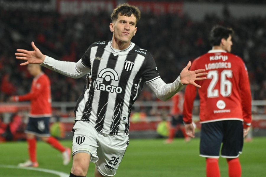 Independiente fue goleado de local por Gimnasia de Mendoza y se fue insultado