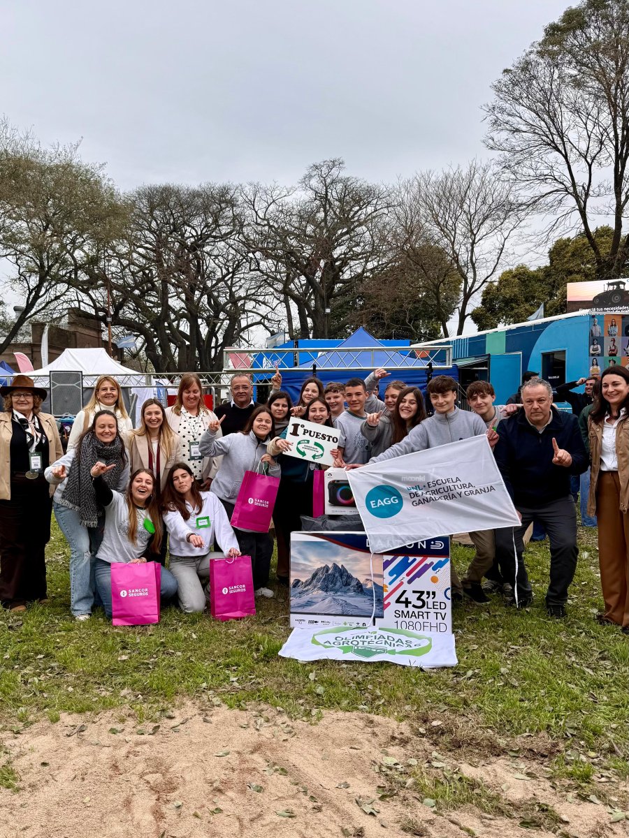 Representantes de IDESA junto a B&aacute;rbara Chivallero y Jos&eacute; &Aacute;lvarez.