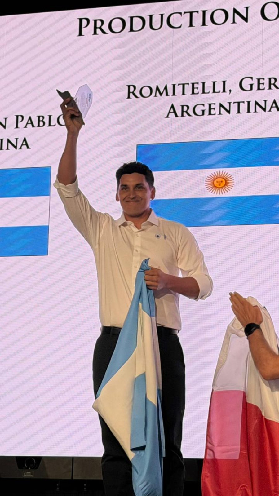 FELIZ. El tirador rafaelino en lo m&aacute;s alto del podio Panamericano.