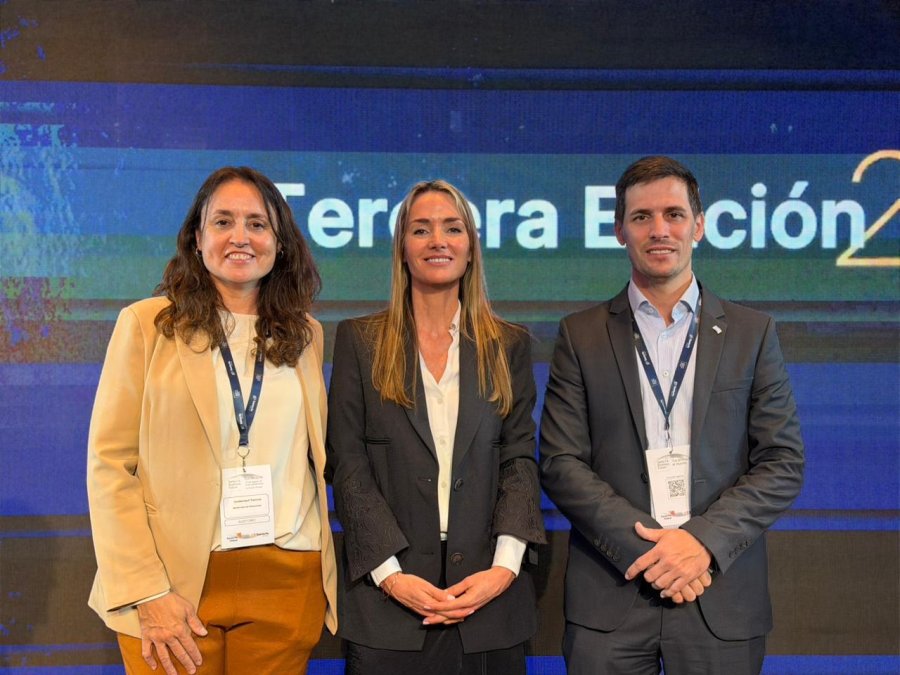 EN ROSARIO. El intendente Leonardo Viotti, junto a la secretaria de Desarrollo Econ&oacute;mico, Innovaci&oacute;n y Empleo, Patricia Imoberdorf,  destacaron la presencia de Rafaela en el evento.