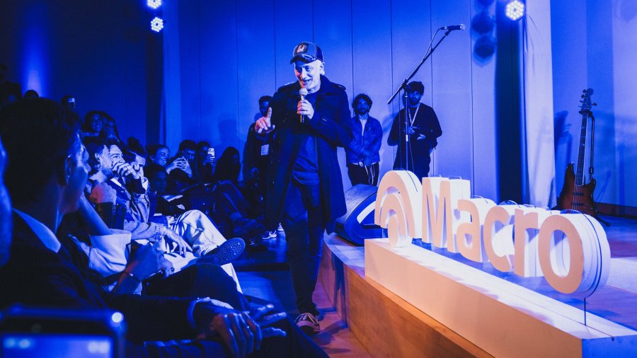 El reconocido conductor Andy Kusnetzoff movi&oacute; los hijos de la presentaci&oacute;n de un nuevo paquete de beneficios de Banco Macro. (FOTO BANCO MACRO)