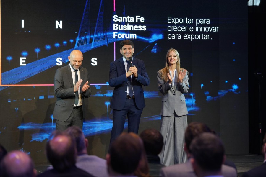 El gobernador Maximiliano Pullaro encabez&oacute; este martes el acto de apertura del Foro de Inversiones del Santa Fe Business Forum.