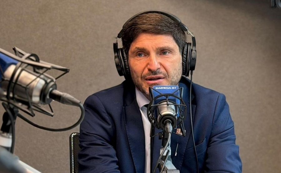 &iquest;SE DARA? En declaraciones radiales, el gobernador santafesino se ilusion&oacute; con un posible regreso del astro a su club de origen.